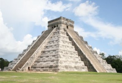 El Castillo o Pirámide de Kukulcán El Castillo o Pirámide de Kukulcán