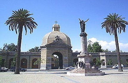 Tour nocturno por el Cementerio General de Santiago