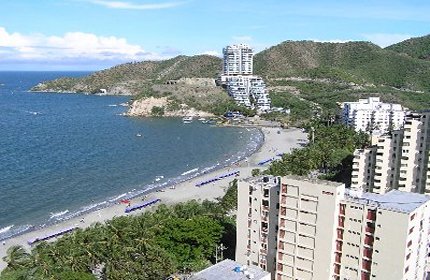 Playa El Rodadero en la bahía de Santa Marta Playa El Rodadero en la bahía de Santa Marta