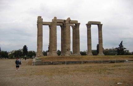 El Templo de Zeus Olímpico de Atenas: símbolo de la Grecia Antigua El Templo de Zeus Olímpico de Atenas: símbolo de la Grecia Antigua