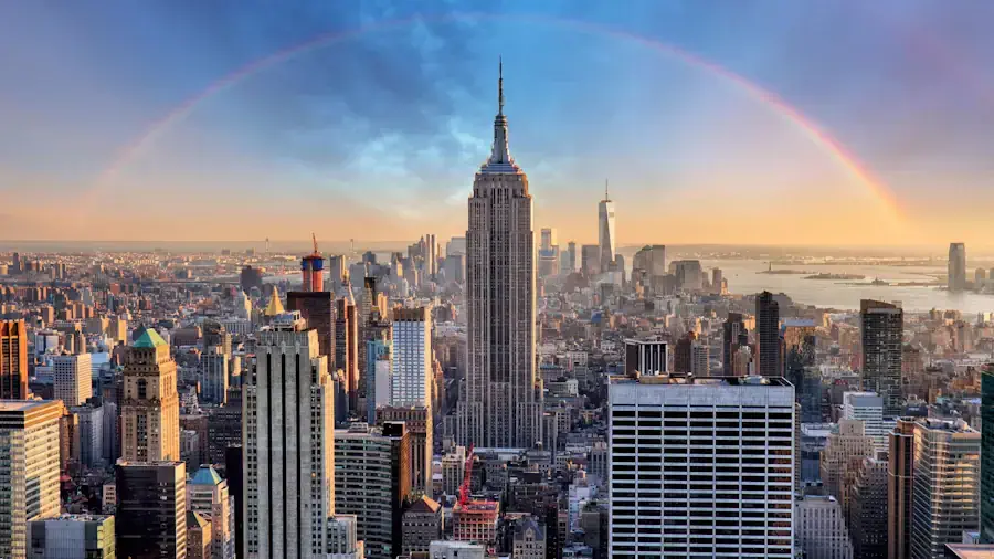 Skyline de Nueva York con el Empire State Building al atardecer